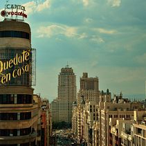 #QuédateEnCasa - Concienciación Social . Een project van Fotografische compositie,  Ontwerp, Posterontwerp, Informatieontwerp, Grafisch ontwerp, T, pografisch ontwerp, Fotografie y Commerciële fotografie van Alejandro Fraguas - 15.03.2020