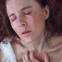 ''War in my mind'' . Photographic Composition, Photograph, Fine-Art Photograph, Studio Photograph, Portrait Photograph, Digital Photograph, Documentar, Photograph, Outdoor Photograph, Instagram Photograph, Commercial Photograph, and Photographic Lighting project by Ana Gimeno - 05.26.2020