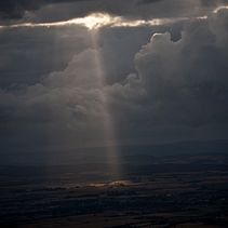 The Scarred Landscape . Fotografi proyek oleh Debbie Castro - 09.19.2009