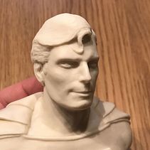 "El hombre de acero" Busto miniatura 1/6. Un proyecto de Diseño de personajes, Escultura y Diseño de juguetes de Manuel Barroso Parejo - 08.02.2021