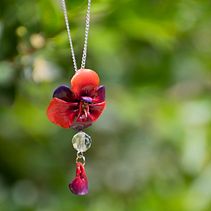 Orchid Necklace. Un projet de Design de bijoux , et Sculpture de Hadass Evron - 18.03.2020