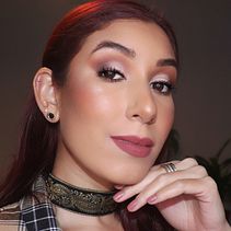 Refrescamiento de calidad de fotos en página de maquillaje. Un proyecto de Fotografía y Fotografía de retrato de Liseudis Ruiz Diaz - 28.05.2021
