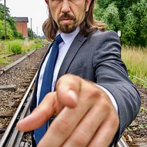 My first Portraitshooting: Award winning Actor Micky Jukovic, i did the coaching, whats your type and portraits = www.get-the-job.de  . Fotografie, Fotografie portret & Iluminat fotografic de Alexander Roger Wolf - 08.01.2021