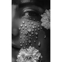 De la piedra al cristal, de la fortaleza a la fragilidad y viceversa . Een project van Fotografie, Retoucheren van foto's, Artistieke fotografie,  Analoge fotografie y Fotografische zelfportretten van Eugenia Llanez - 17.08.2021