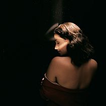 Miruna. Photograph, Portrait Photograph, Photographic Lighting, Fine-Art Photograph & Interior Photograph project by Salva Antón - 08.18.2021