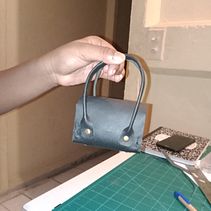 My project in Handmade Leather Bag Creation for Beginners course . % Donna-Gay Uter tarafından hazırlanan Tasarım, Aksesuar Tasarımı, Sanat ve El Sanatları, Ve Dikiş projesi - 01.06.2022