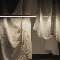 ilumina el cambio. Art Direction, Photograph, Photo Retouching, Studio Photograph, Photographic Lighting, Photographic Composition, Interior Photograph, Photograph, Post-production, and Lighting Design project by Júlia Vera Font - 01.18.2022