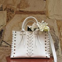 KÖNIG - Artisan leather goods. Un progetto di Design, Artigianato, Product design, Fashion design e Cucito di Ailin König - 01.03.2022