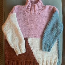 My project for course: Intarsia Knitwear Design and Creation. Een project van  Modeontwerp, Textiel, DIY, Breien y Textielontwerp van Gemma Geraghty - 02.04.2022