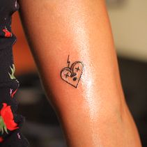 Thunderstruck | Tebori Tattoo. Un progetto di Design di tatuaggi di Luis García - 02.08.2022