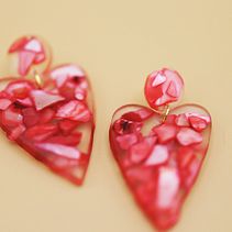 Resin Jewelry from Resin Jewelry Design. Accessor, Design, Arts, Crafts, Jewelr, Design, and DIY project by erin drakeford - 07.30.2022