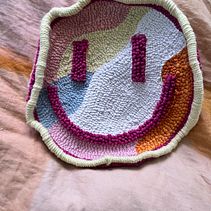 My project for course: Punch Needle for Rug Design. Un proyecto de Diseño de complementos, Artesanía, Bordado, Decoración de interiores, Punch needle y Diseño textil de Taylor - 12.09.2022