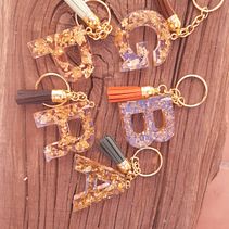 Mi proyecto del curso: Diseño de joyería en resina . Desain Aksesori, Seni, Kerajinan, Desain Perhiasan, Dan DIY proyek oleh Marina Escudero - 10.03.2022