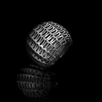 collezione geometrica. Un progetto di Design, Design di gioielli, 3D, Direzione artistica, Gestione progetti di design, Product design e Postproduzione fotografica di barbara taramasso - 01.01.2021