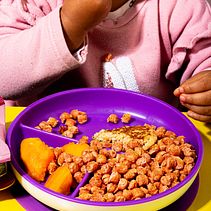 Baby meal. Un projet de Photographie, Photographie de produits, Éclairage photographique , et Photographie numérique de Roberto Cortijo - 17.12.2022