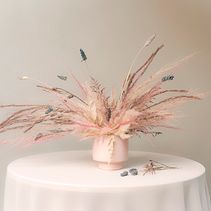 Expresión rosa floral . Un proyecto de Diseño, Fotografía, Arquitectura, Arquitectura interior, Diseño de interiores, Fotografía de estudio, Fotografía artística, DIY, Fotografía en interiores, Diseño floral y vegetal de Iliana Reyes - 13.02.2023