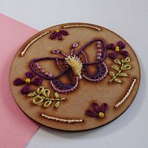 Mi proyecto del curso: Bordado en madera: arte inspirado en la naturaleza. Un progetto di Ricamo, Falegnameria  e Textile Design di Karen Castellanos G - 06.03.2023