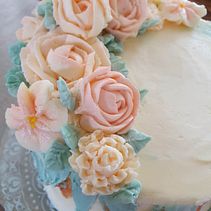 My project for course: Decorative Buttercream Flowers for Cake Design. Design, and DIY project by Silje A. Meum - 06.10.2023