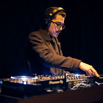 Tracks Covers. Un proyecto de Música, Diseño gráfico, Producción audiovisual					 y Audio de Joze R. M. Arce - 05.10.2023