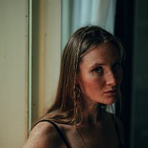 My project for course: Modern Headshot Photography: Capture Profound Portraits. Un proyecto de Fotografía, Fotografía de retrato, Iluminación fotográfica, Fotografía de estudio, Fotografía digital y Fotografía artística de jagoooda - 08.11.2023