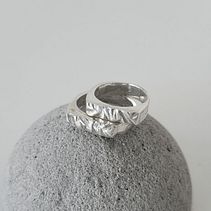 Meu projeto do curso:  Introdução ao design de joias autorais em metal. Un progetto di Design di accessori, Design di gioielli e Fashion design di Mari Medeiros - 19.11.2023