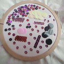 Mi proyecto del curso: Bordado de moda: embellece tu ropa con mostacillas Ein Projekt aus dem Bereich Modedesign, Stickerei, DIY, Upc, cling und Textildesign von Maria Gabriela Tello - 22.12.2023