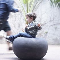 Mobiliario de concreto. Industrial Design, Sculpture, Furniture Design, Making, Interior Design, Interior Architecture, L, and scape Architecture project by Julia Capotondo - 02.23.2024