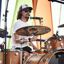 Proyecto final - Dear Darkening Ground_Ricardo Rázuri. Music, and Music Production project by Ricardo Rázuri - 08.18.2025