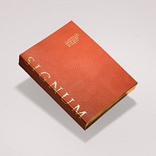 Signum — Catálogo y diseño expositivo