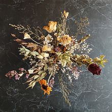 Il mio progetto del corso: Design di centrotavola con fiori essiccati e stabilizzati