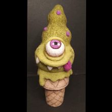 Ice scream (art toy  - wool )
