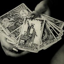 TAROT BARATO DE LAS 3 CARTAS: DESCUBRE LO QUE EL DESTINO TIENE PREPARADO PARA TI