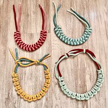 Collares con cordón tejido
