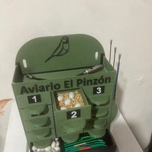 Mueble portahuevos para 12 parejas usado en la cria de aves