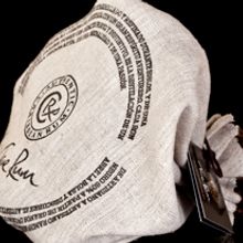 Regalo promocional | True Rum-Ramon Morató. Een project van  Ontwerp, Fotografie y  Reclame van Zoo Studio - 13.10.2009