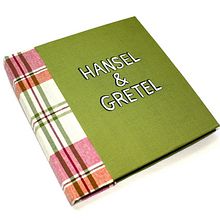 HANSEL & GRETEL. Design, Traditional illustration, and Photograph project by Irenépolis - 03.30.2011