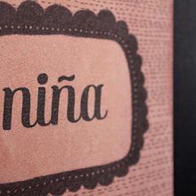 Niña. Een project van  Ontwerp, Traditionele illustratie y Fotografie van design + art + poetry - 09.06.2011