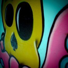 graffiti indoor. Traditional illustration, and Photograph project by Gastón Reimers - 09.11.2011