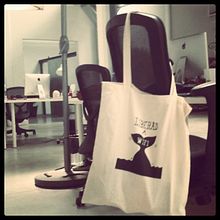 Bolsas serigrafiadas. Design, and Traditional illustration project by Júlia Solans - 11.07.2011