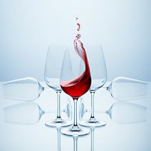 SPLASHING WINE. Photograph project by Pablo Rodrigo - 05.22.2012