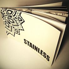 EDITORIAL / STAINLESS TATTOO MAGAZINE. Un progetto di Design, Illustrazione tradizionale, Fotografia, Direzione artistica, Br, ing, Br, identit, Design editoriale, Graphic design, Tipografia, Cop, writing, Rilegatura e Design di tatuaggi di Belén Valiente Rodríguez - 27.07.2012