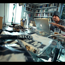 Videoclip Darmo - "Mi propia guerra". Film, Video, and TV project by Antonio Jiménez Trillo - 09.29.2012