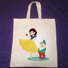 Bolsa Blancanieves. Design, Traditional illustration, and Advertising project by Patricia Vilches - 11.07.2012