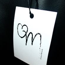 Black and shiny.. Design, Photograph, and Traditional illustration project by Oriana Miranda - 04.01.2013