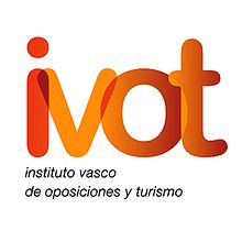 Diseño de logotipo, papelería, elementos publicitarios y página web para IVOT. Un proyecto de Publicidad y Diseño de María Romero Alonso - 27.04.2013