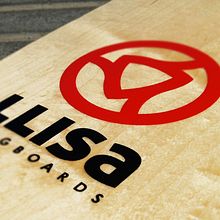 Llisa Longboards. Un proyecto de Diseño de Voltio™ Illustration & Lettering - 02.05.2013