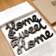 Home Sweet Home. Design, and Traditional illustration project by Estudi Cercle - 05.18.2013