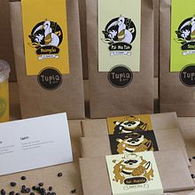 Tupiq Coffee. Design, Traditional illustration, and Photograph project by Sara Ferreras García - 05.14.2013