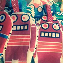 Kalung´s robot pillow. Un proyecto de Diseño e Ilustración tradicional de Xavier Nadal - 16.12.2013