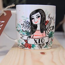 Su ilustrísima taza. Design, and Traditional illustration project by Lydia Sánchez Marco - 01.10.2014